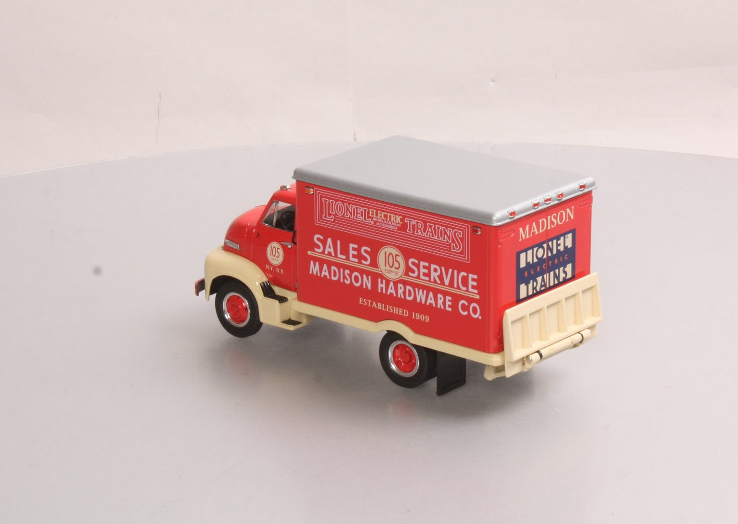 First Gear 19-1396 1:34 Lionel Electric Trains 1953 Ford C-600 Straight Truck