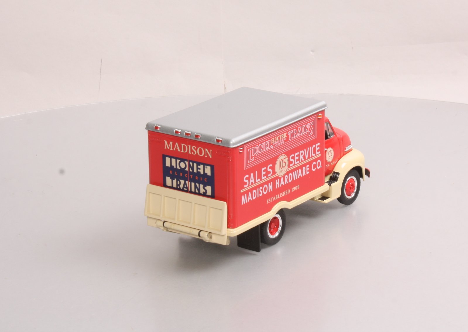 First Gear 19-1396 1:34 Lionel Electric Trains 1953 Ford C-600 Straight Truck