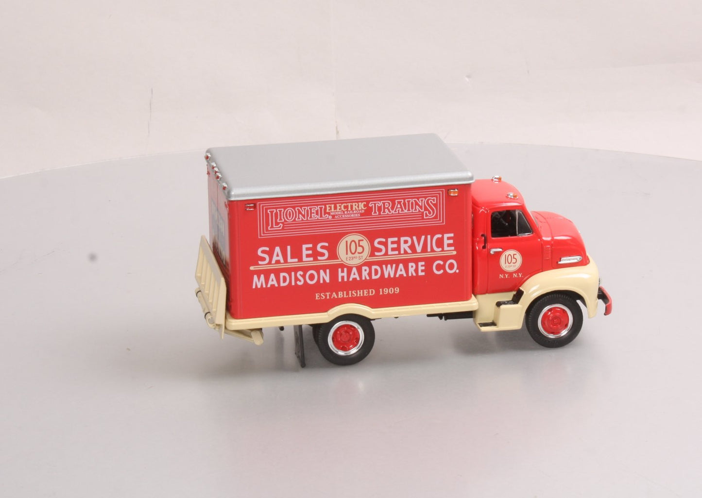 First Gear 19-1396 1:34 Lionel Electric Trains 1953 Ford C-600 Straight Truck