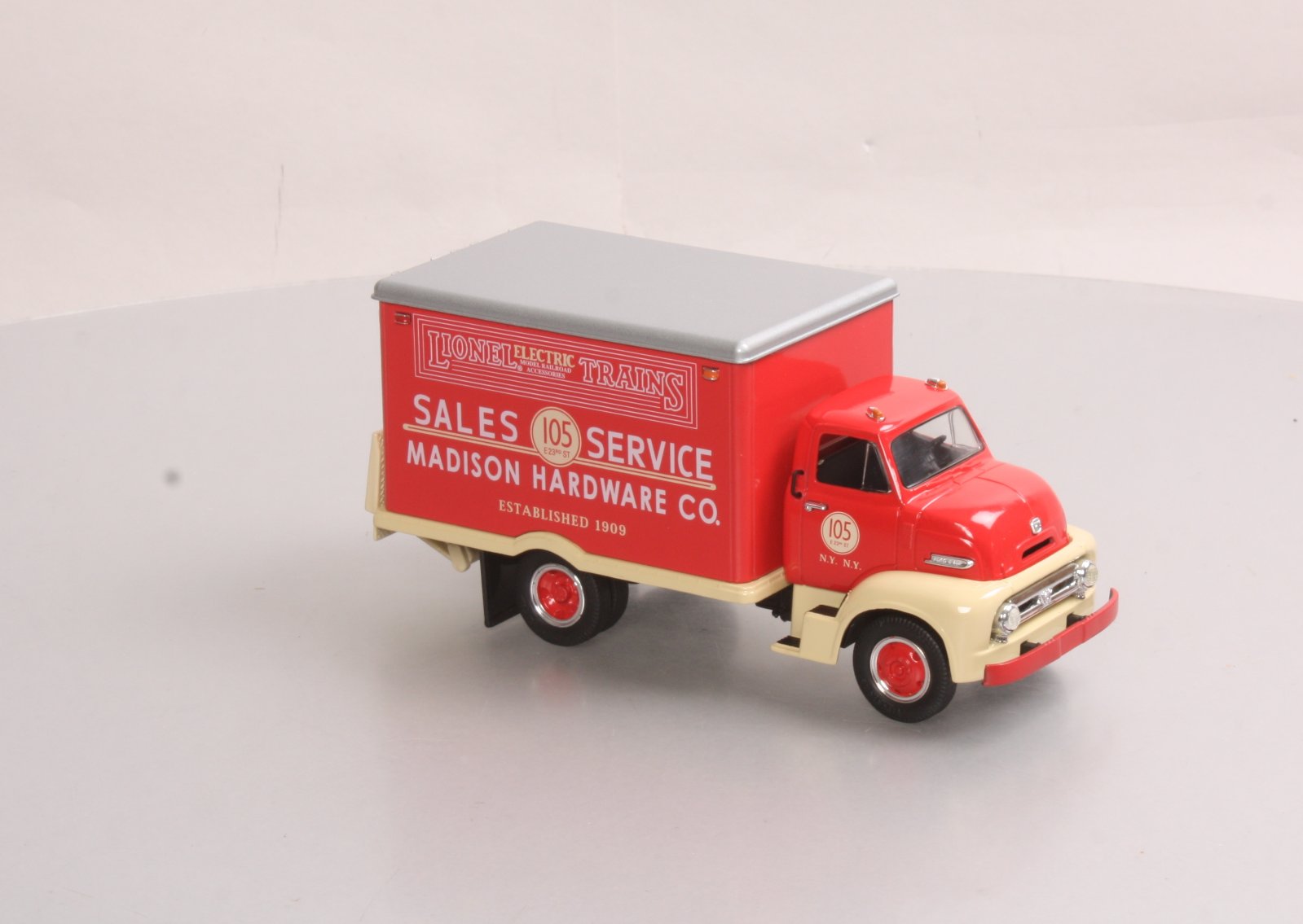 First Gear 19-1396 1:34 Lionel Electric Trains 1953 Ford C-600 Straight Truck