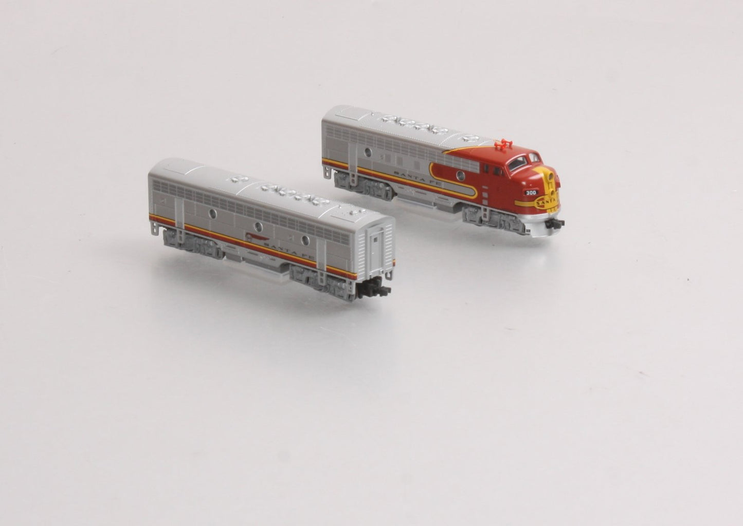 Kato 106-0404 N Scale Santa Fe F-7 AB Diesel Locomotive Set LN/Box