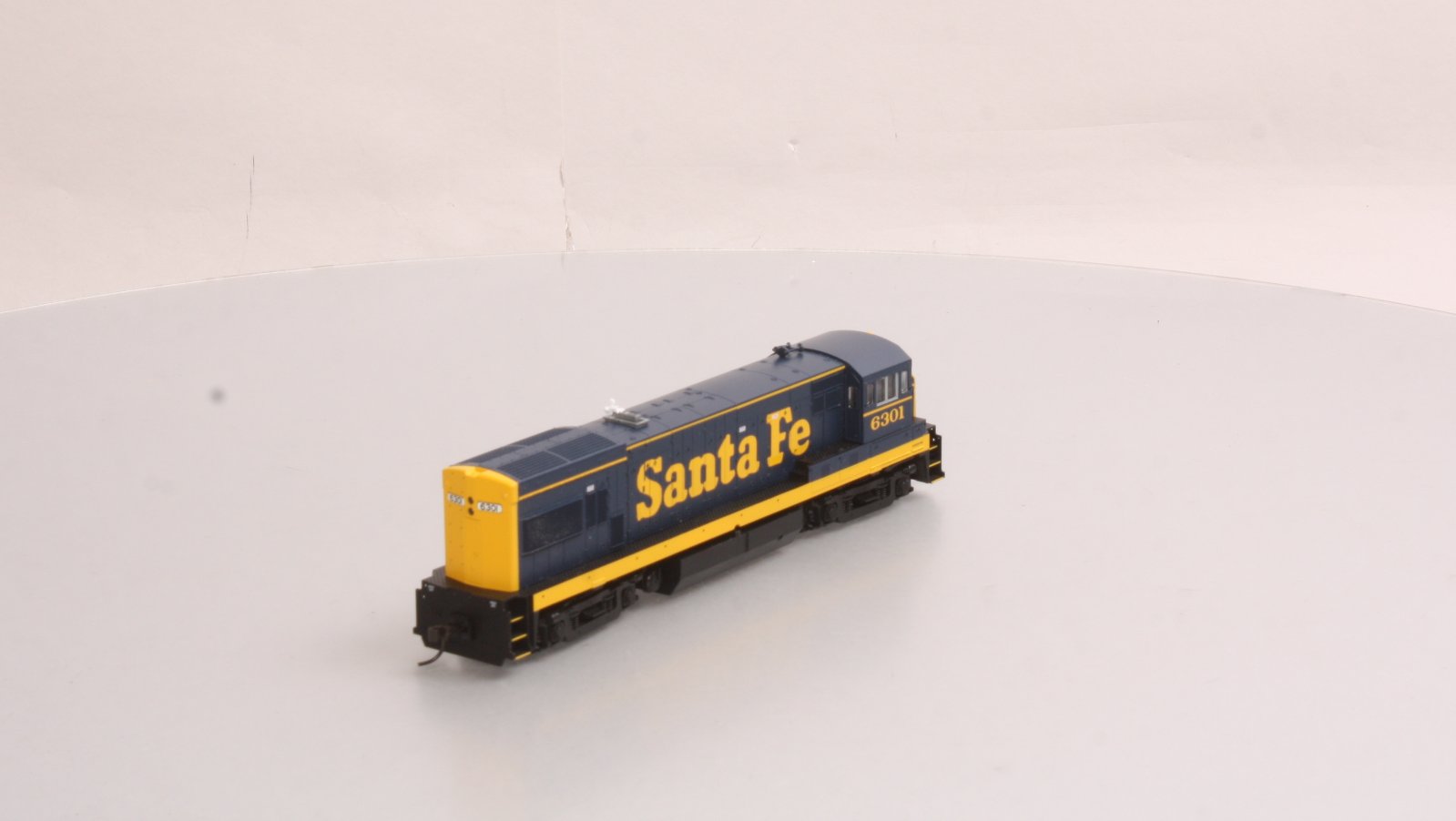 Atlas 8652 HO Scale Santa Fe Diesel Locomotive #6301 LN/Box