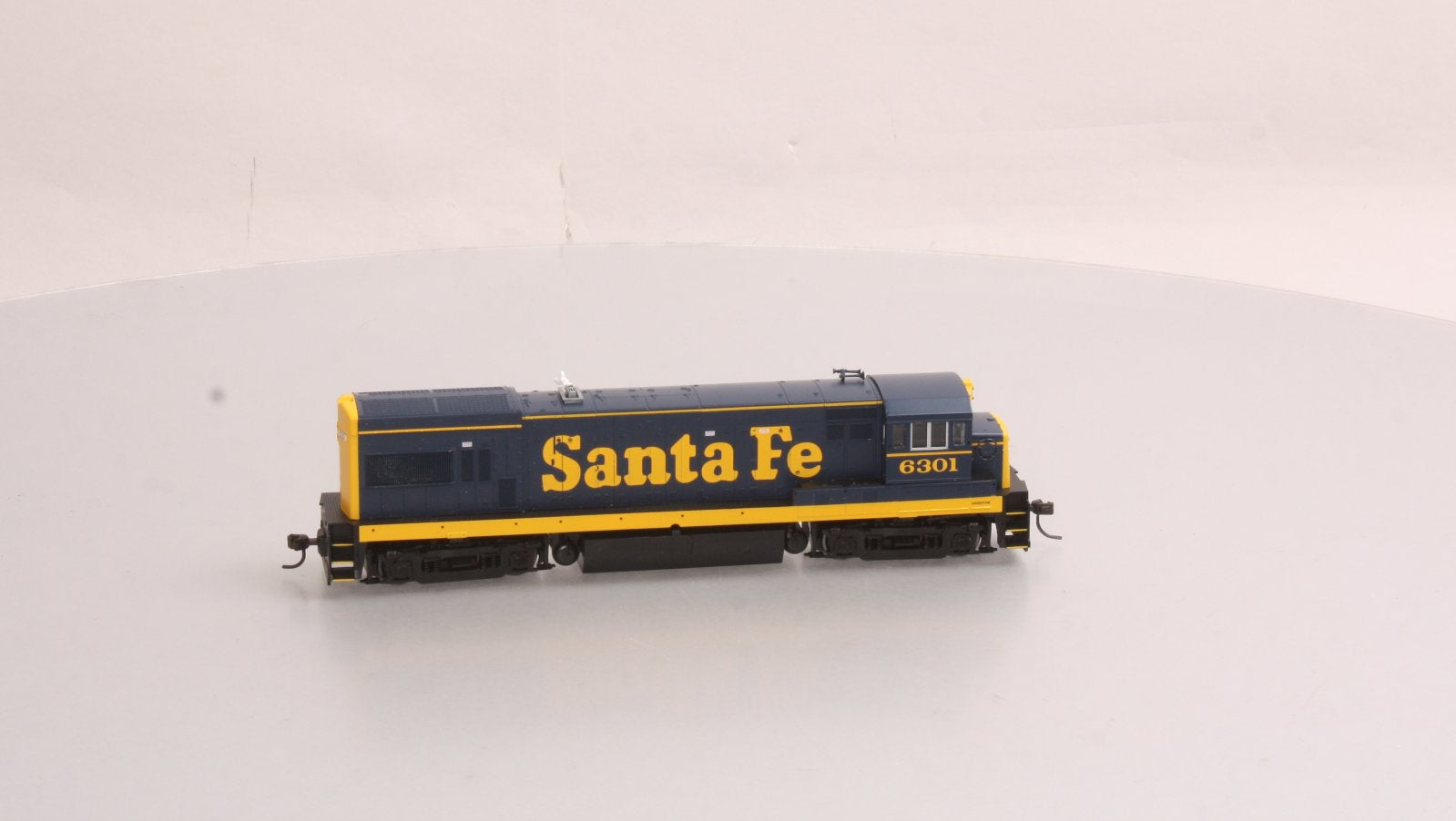 Atlas 8652 HO Scale Santa Fe Diesel Locomotive #6301 LN/Box