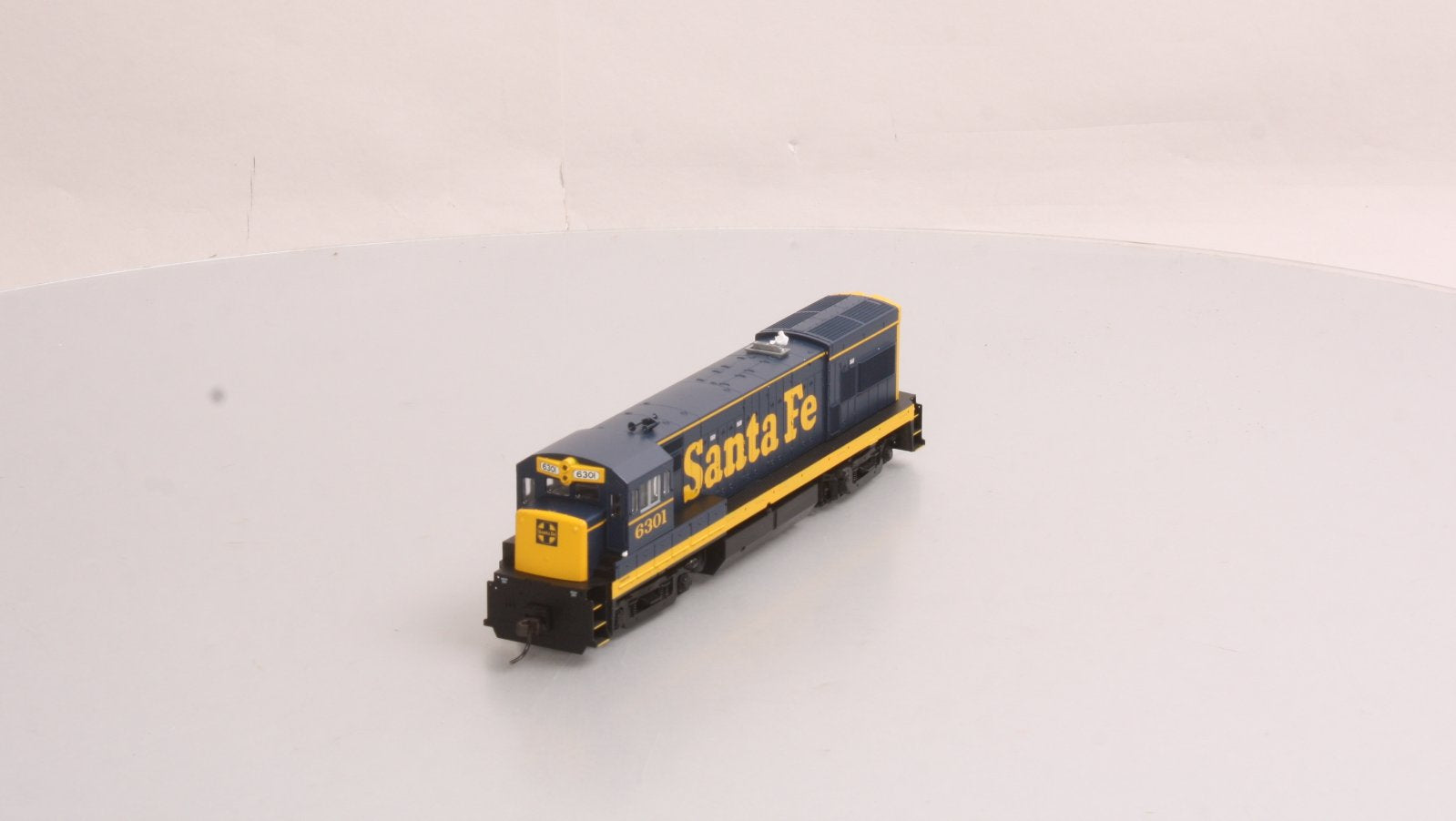 Atlas 8652 HO Scale Santa Fe Diesel Locomotive #6301 LN/Box