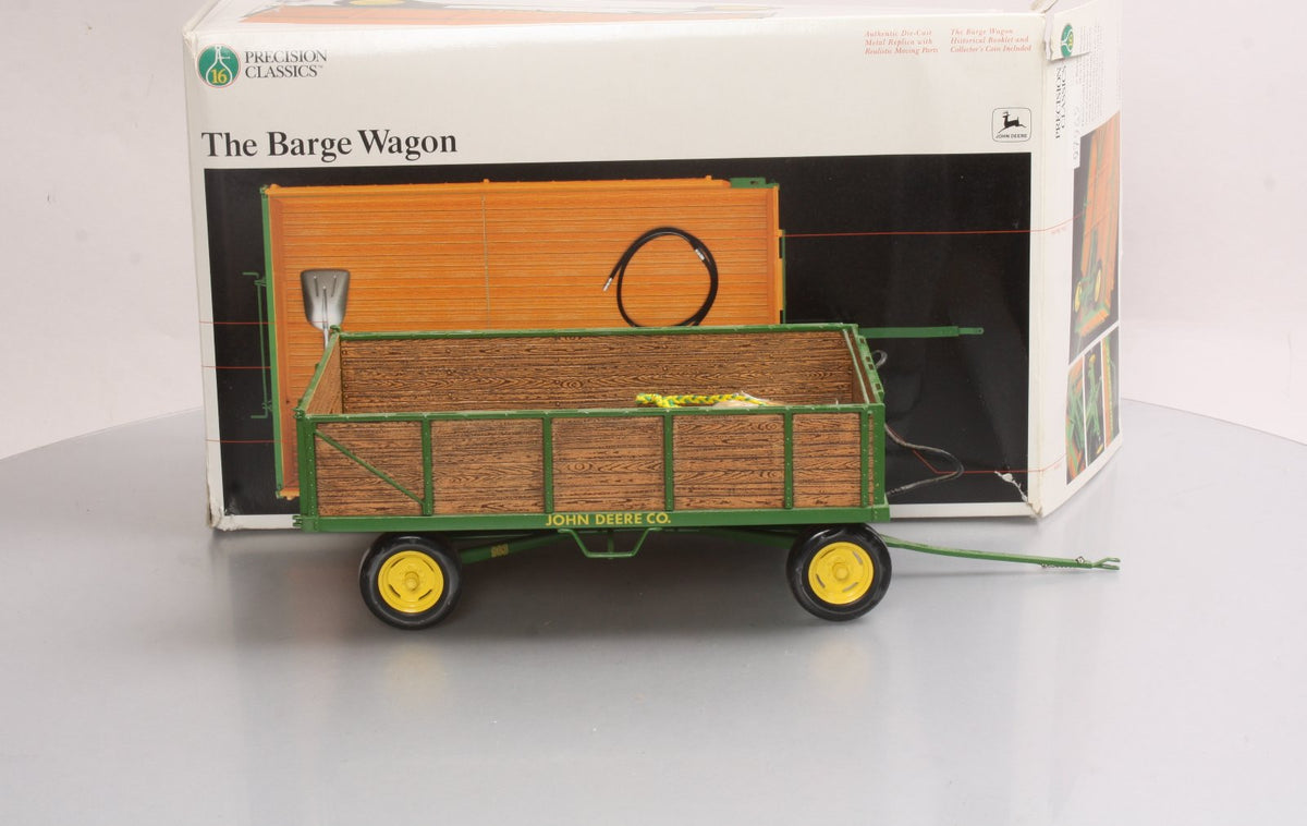 Ertl 15133 1:16 John Deere Barge Wagon LN/Box