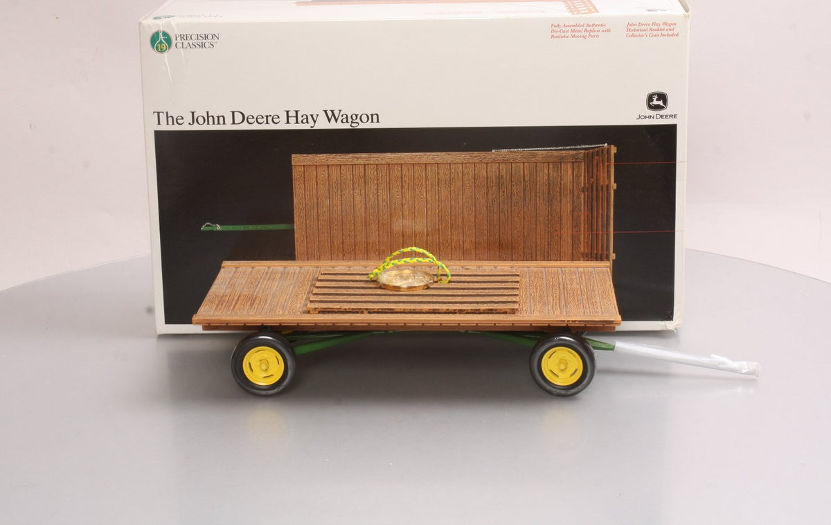 Ertl 15134 1:16 John Deere Hay Wagon NIB