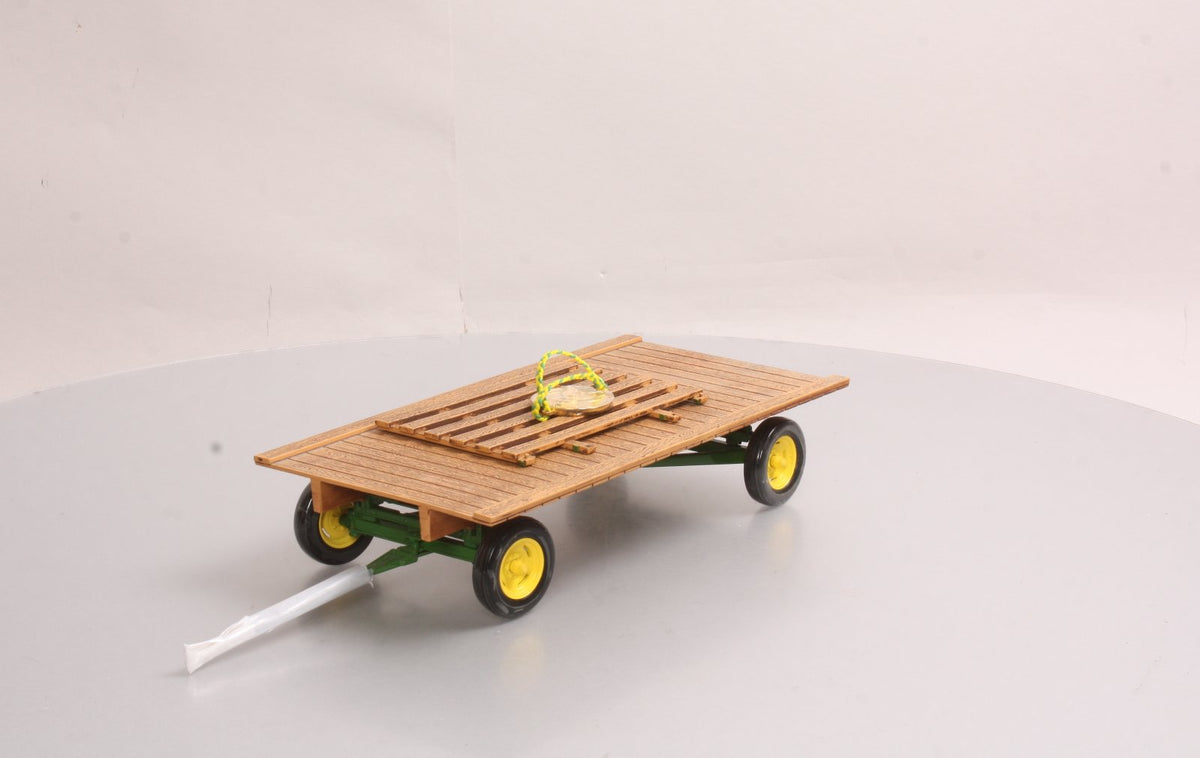 Ertl 15134 1:16 John Deere Hay Wagon NIB