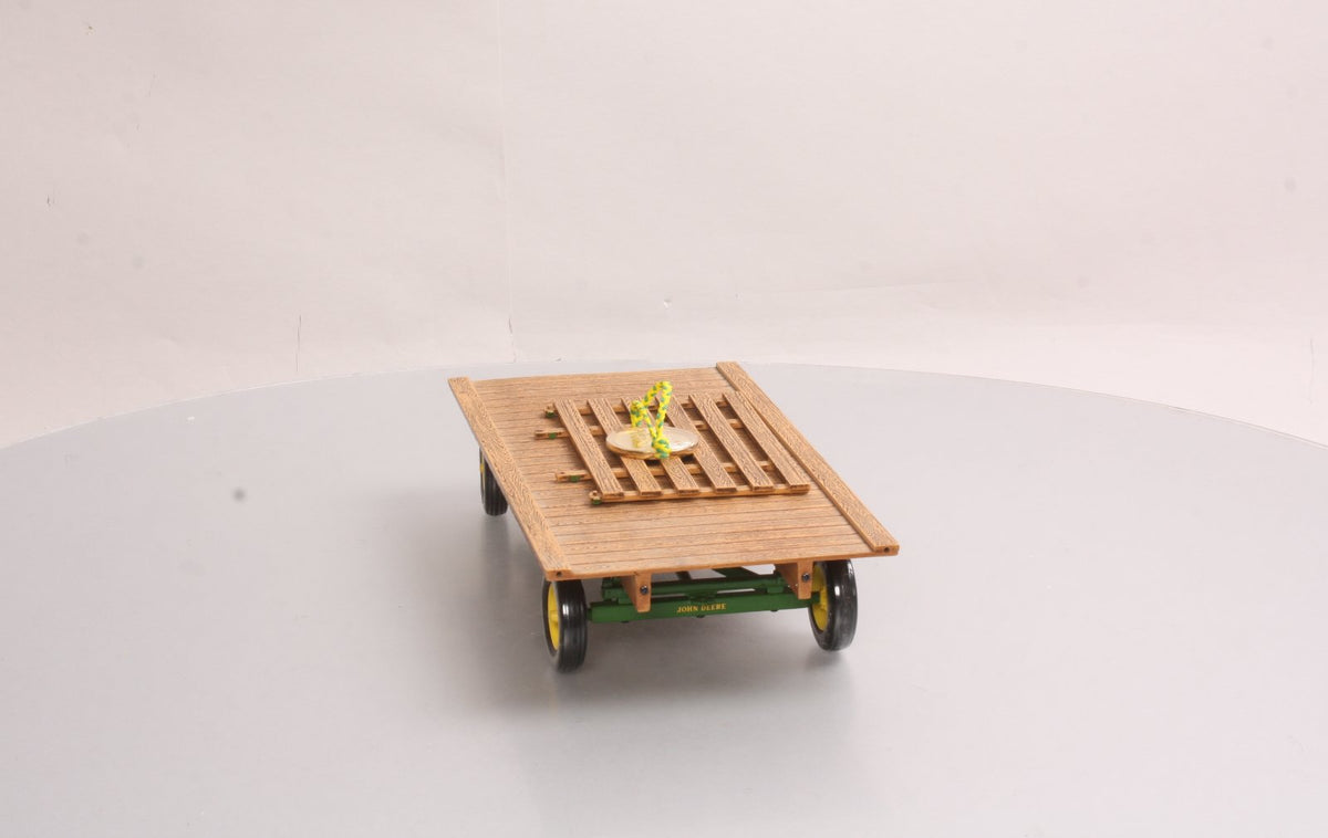 Ertl 15134 1:16 John Deere Hay Wagon NIB