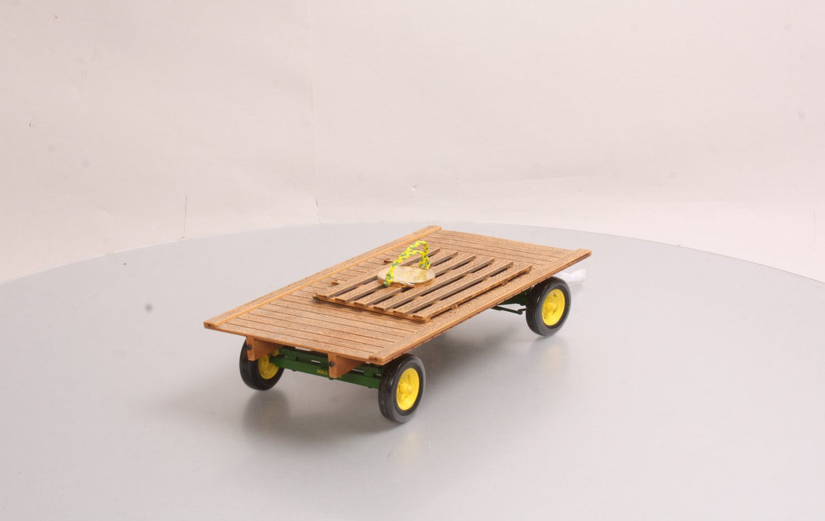 Ertl 15134 1:16 John Deere Hay Wagon NIB