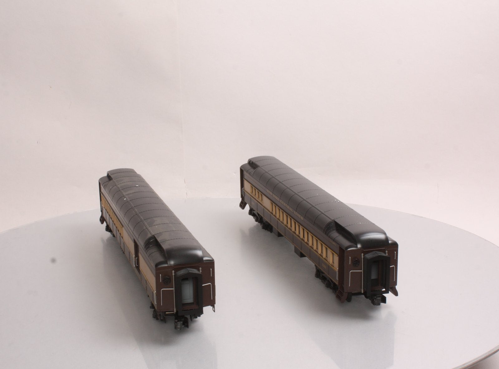 MTH 20-4196 O New York Central 70’ Madison Comb/Din Passenger Set (Set of 2) LN/Box