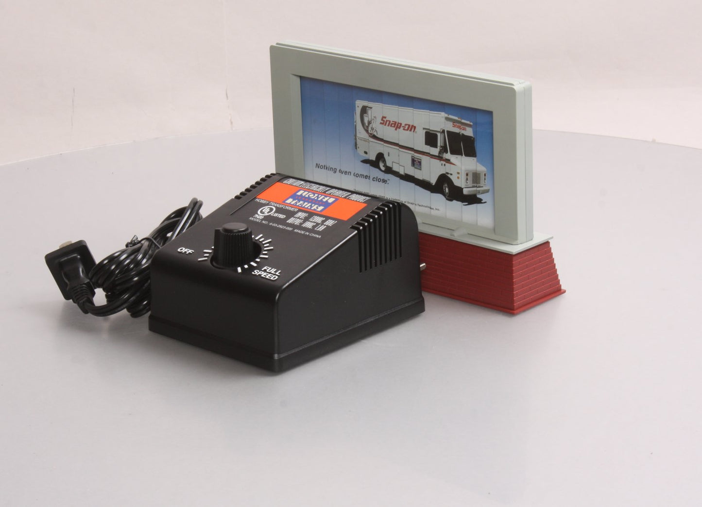 Lionel 6-14138 Snap On Animated Billboard & Transformer Set NIB