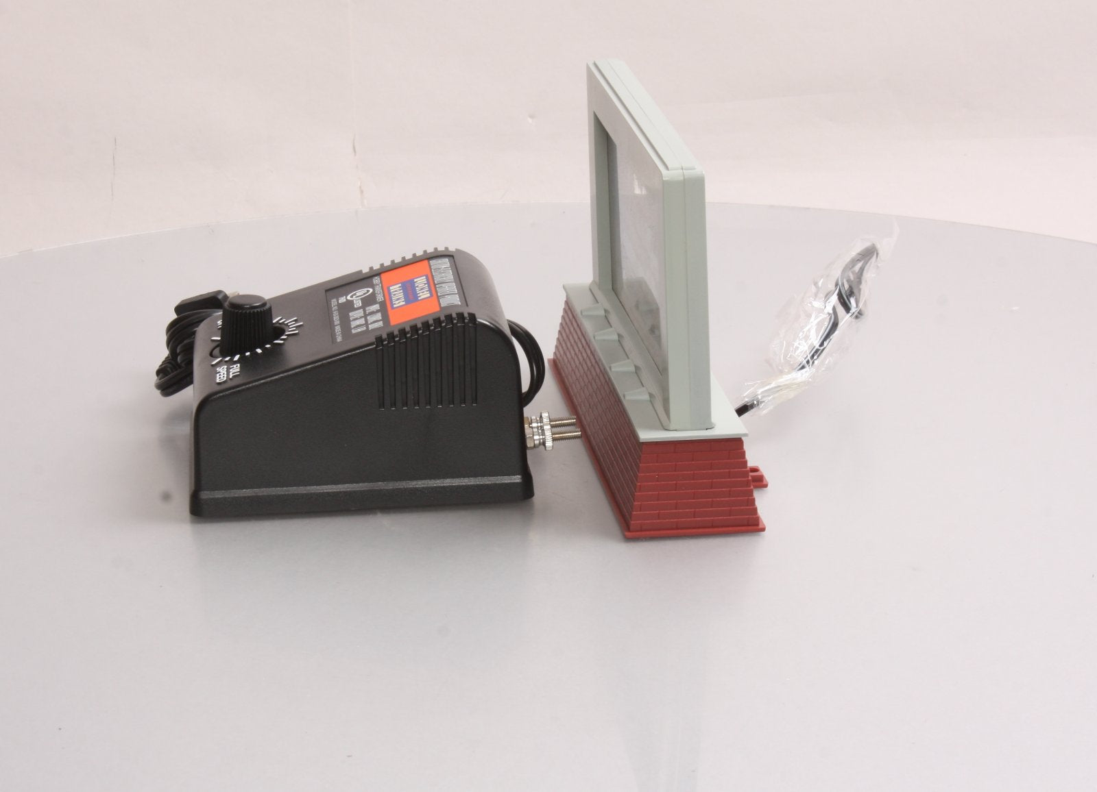 Lionel 6-14138 Snap On Animated Billboard & Transformer Set NIB