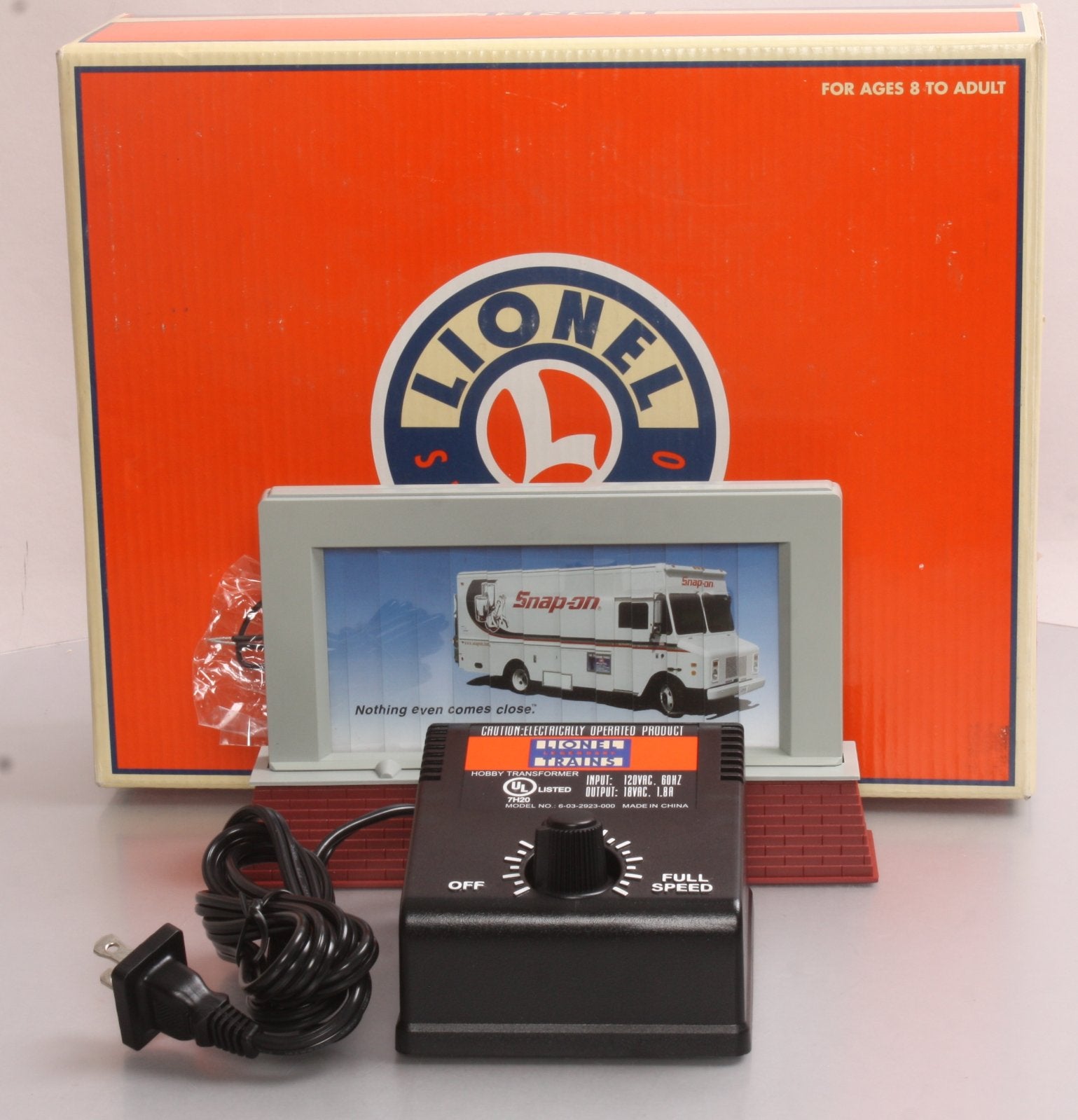 Lionel 6-14138 Snap On Animated Billboard & Transformer Set NIB