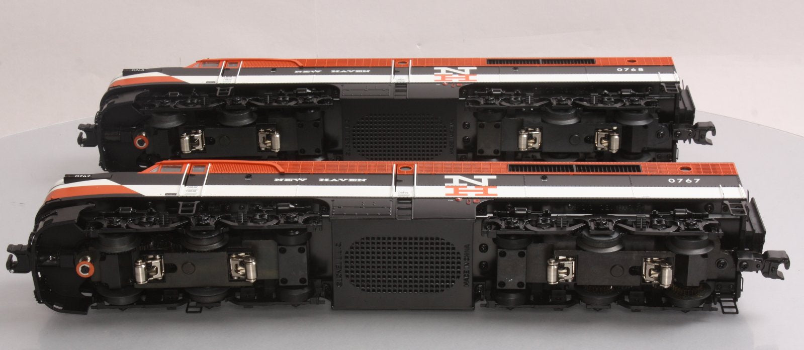 Lionel 6-14596 O Scale New Heaven PA AA Unit Diesel Engine Set #0767/0768 LN/Box