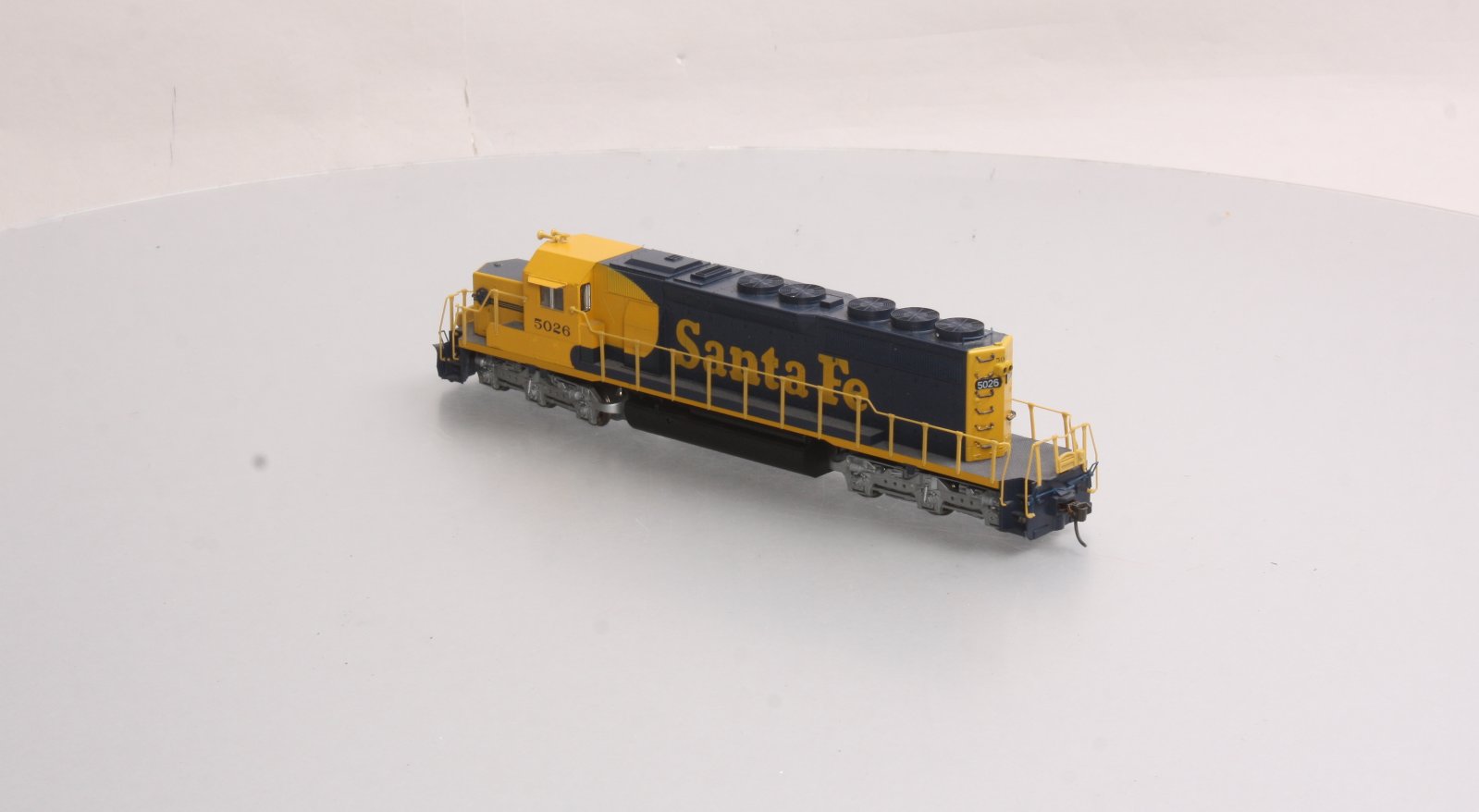 Kato 37-2907 HO Scale Santa Fe EMD SD40-2 Diesel Locomotive #5026 LN/Box