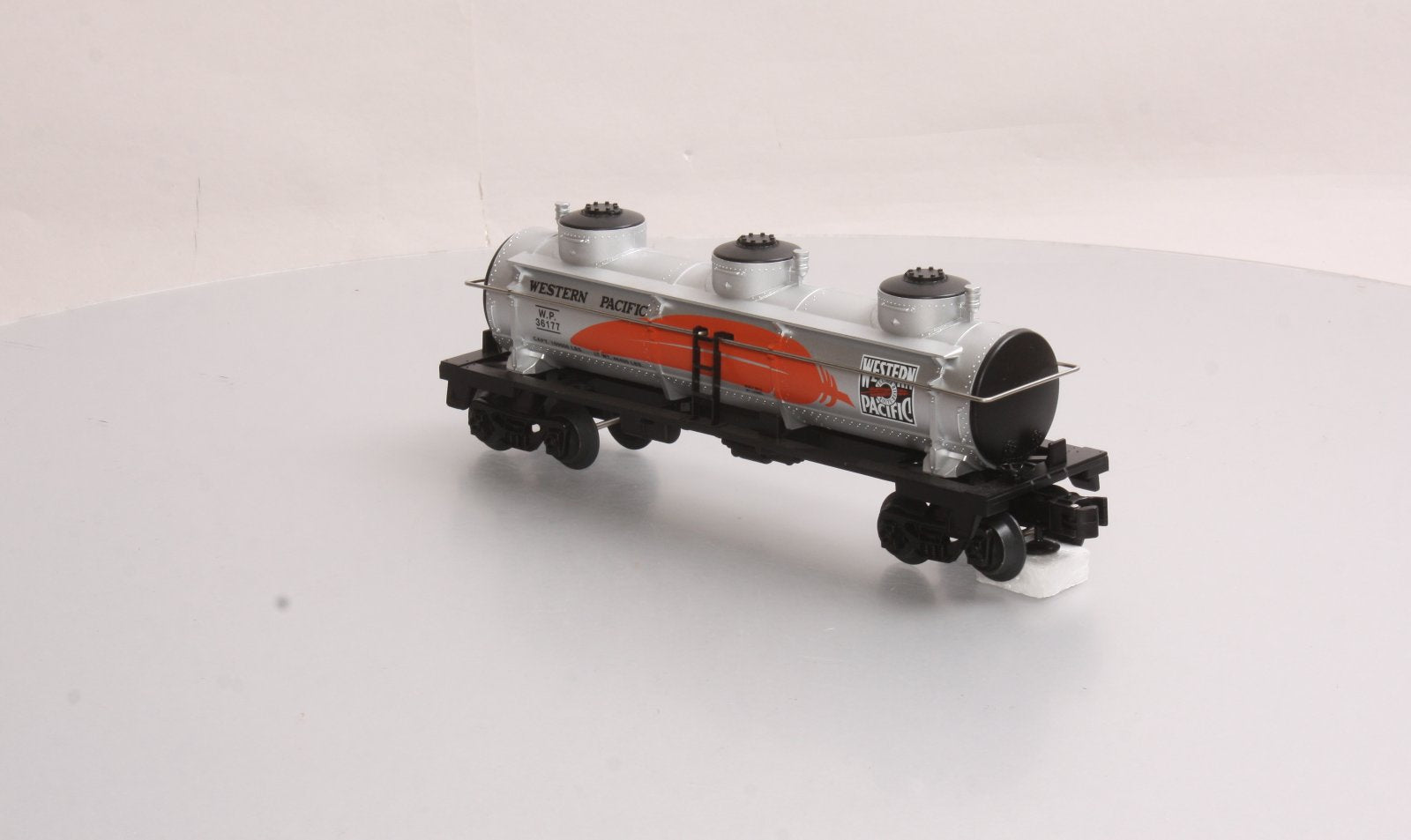 Lionel 6-36177 O Gauge Western Pacific 3-Dome Tank Car LN/Box