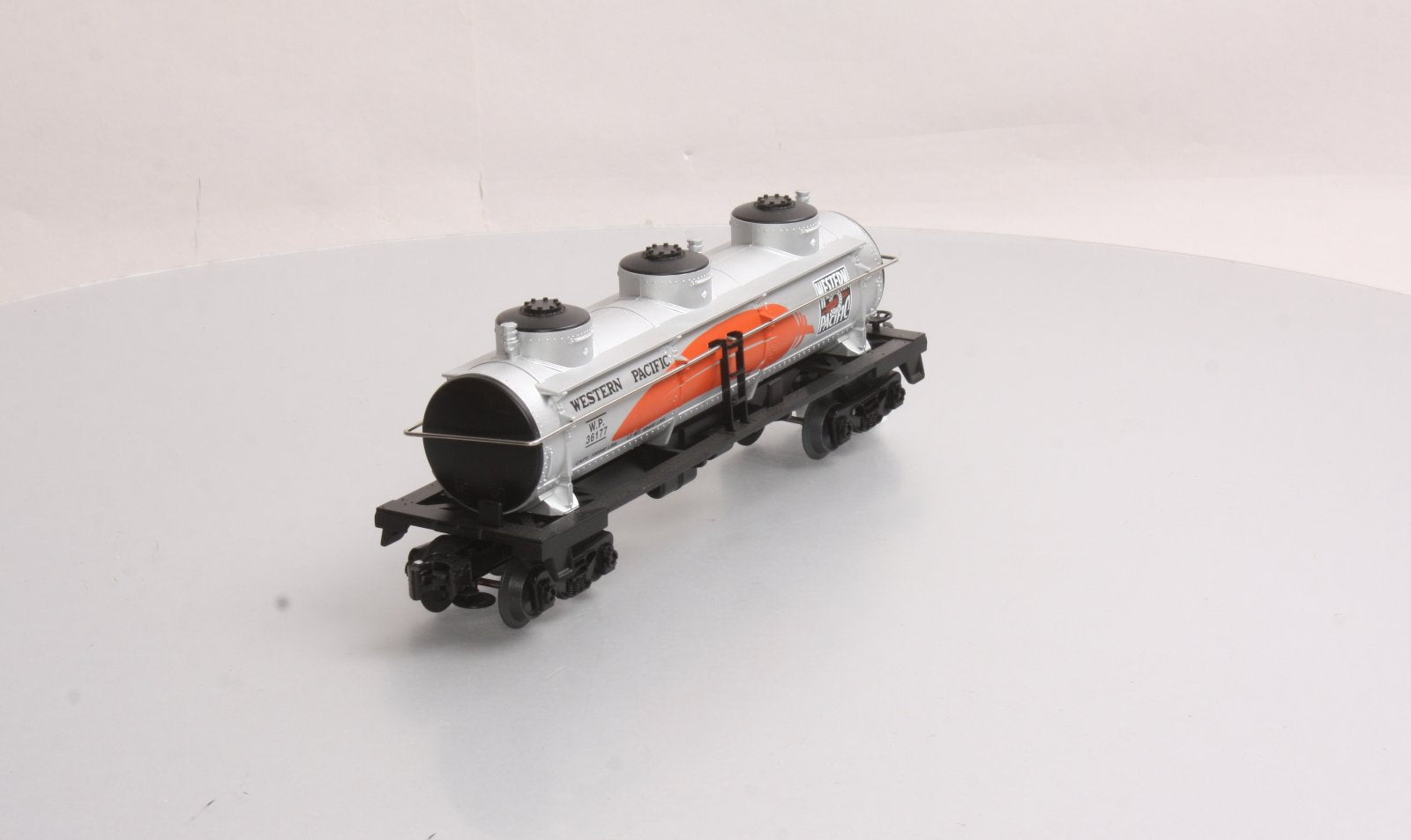 Lionel 6-36177 O Gauge Western Pacific 3-Dome Tank Car LN/Box
