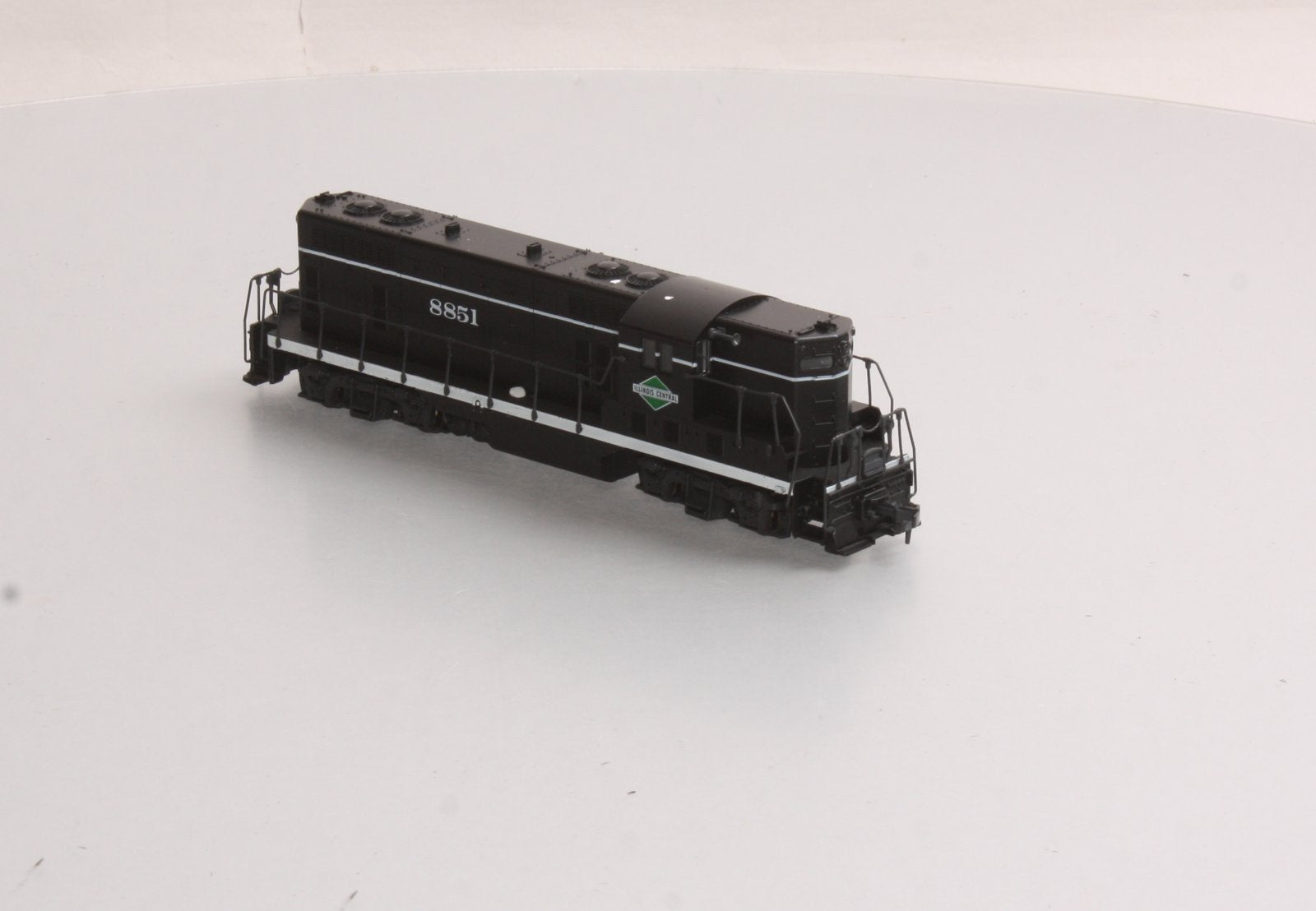 Atlas 8239 Illinois Central GP-7 Diesel Locomotive #8851 LN/Box