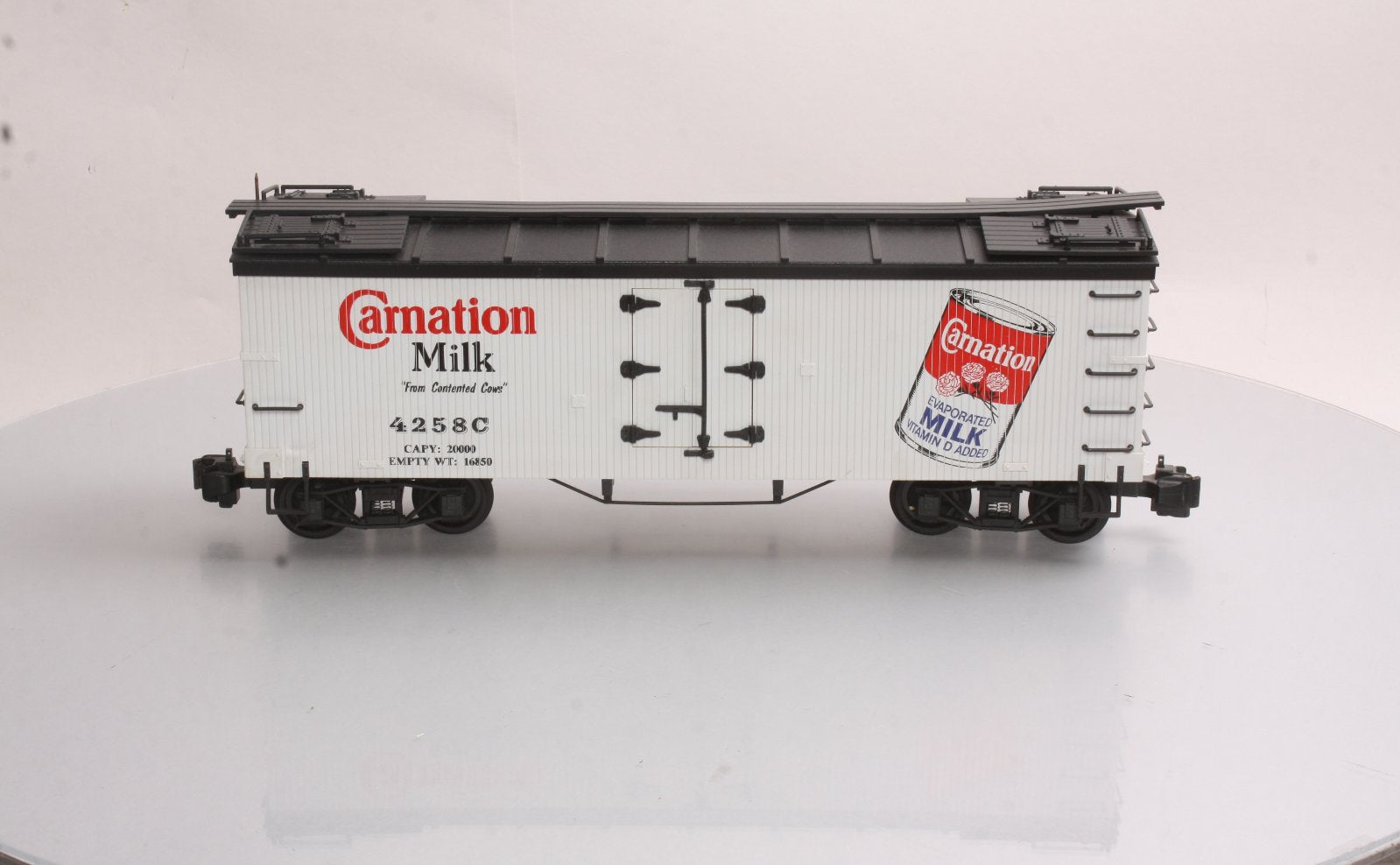Delton 4258C G Scale Carnation Milk Reefer Car #4258C LN/Box
