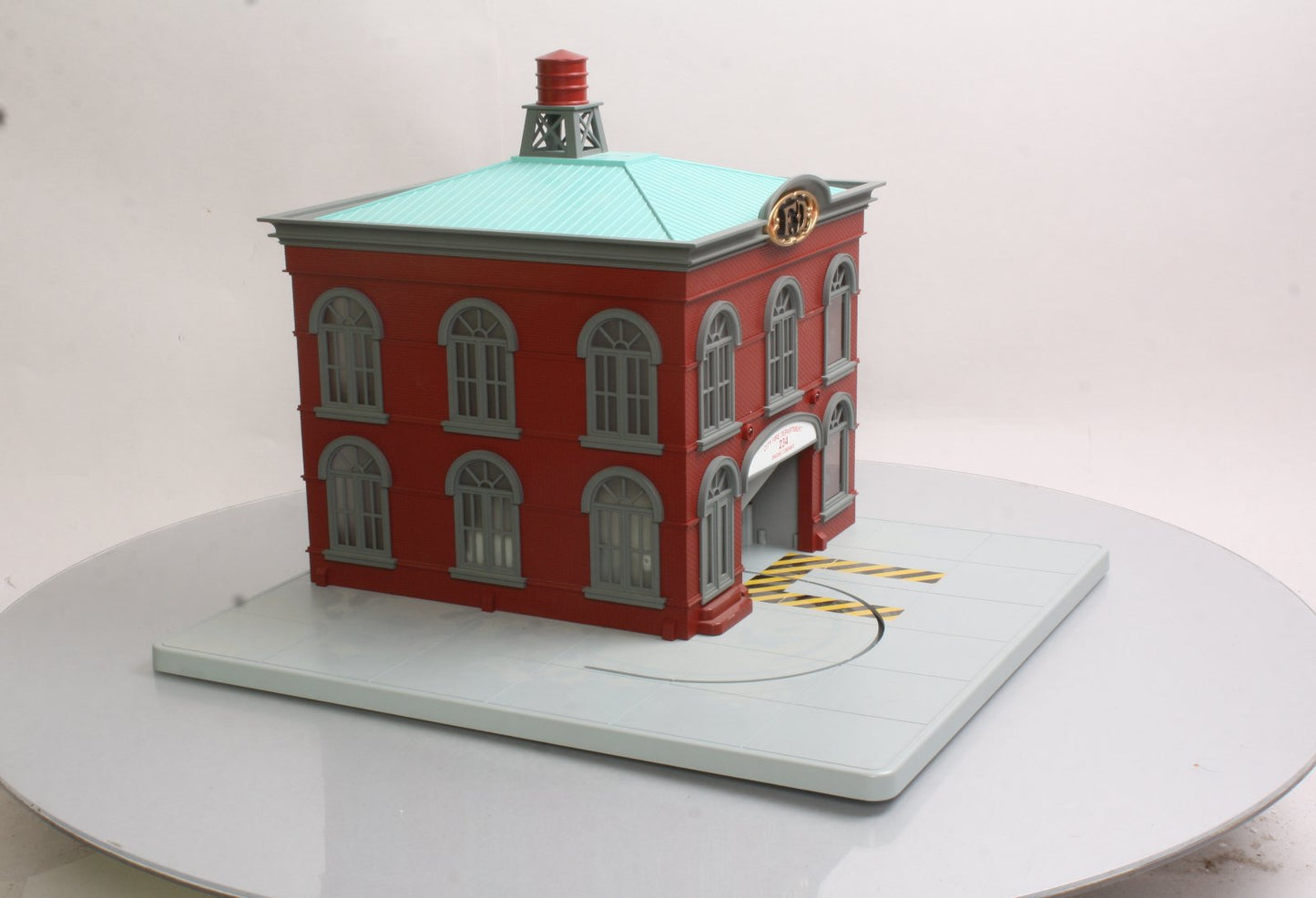 MTH 30-9102 O Gauge Operating Firehouse LN/Box