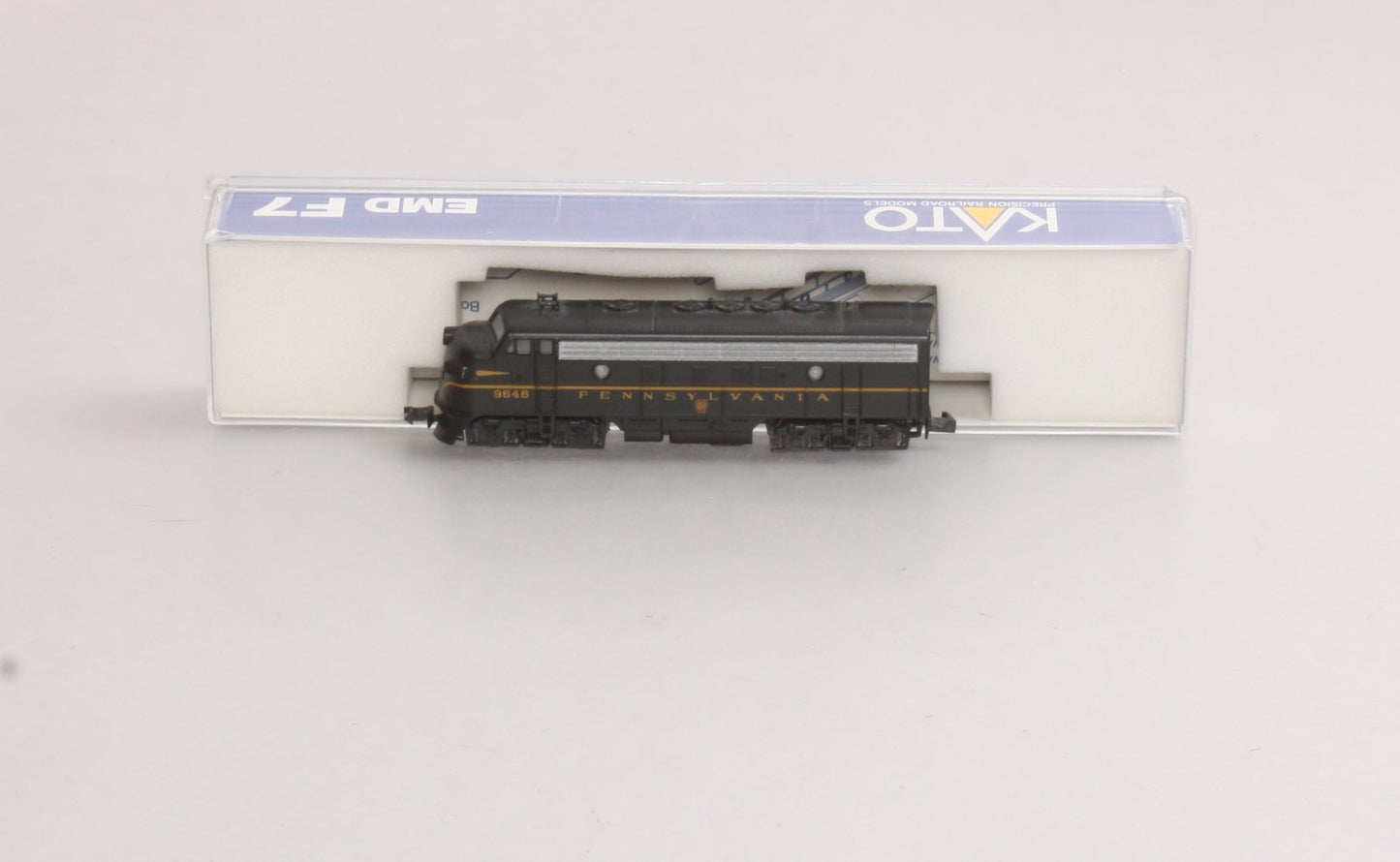 Kato 176-093 N Pennsylvania Powered F7A Single Headlight Diesel Locomotive #9646 LN/Box