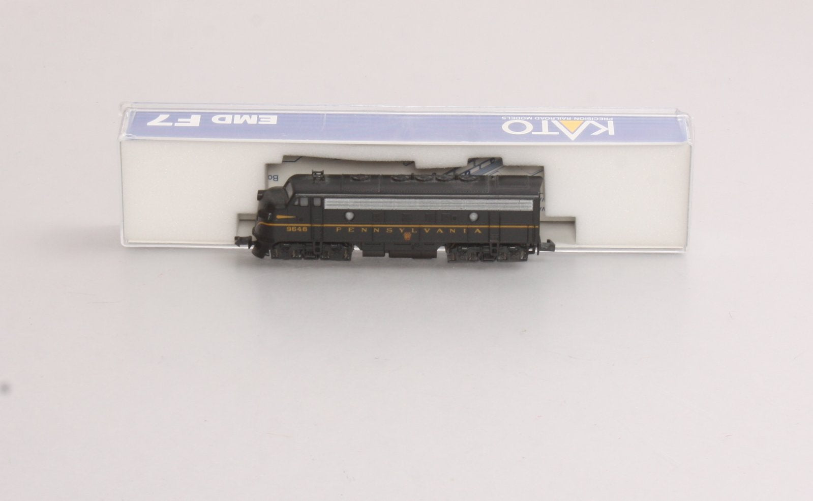 Kato 176-093 N Pennsylvania Powered F7A Single Headlight Diesel Locomotive #9646 LN/Box