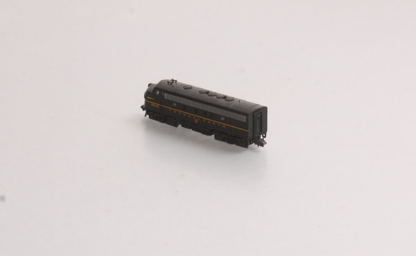 Kato 176-093 N Pennsylvania Powered F7A Single Headlight Diesel Locomotive #9646 LN/Box