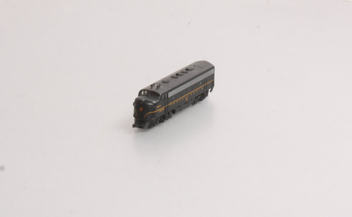 Kato 176-093 N Pennsylvania Powered F7A Single Headlight Diesel Locomotive #9646 LN/Box