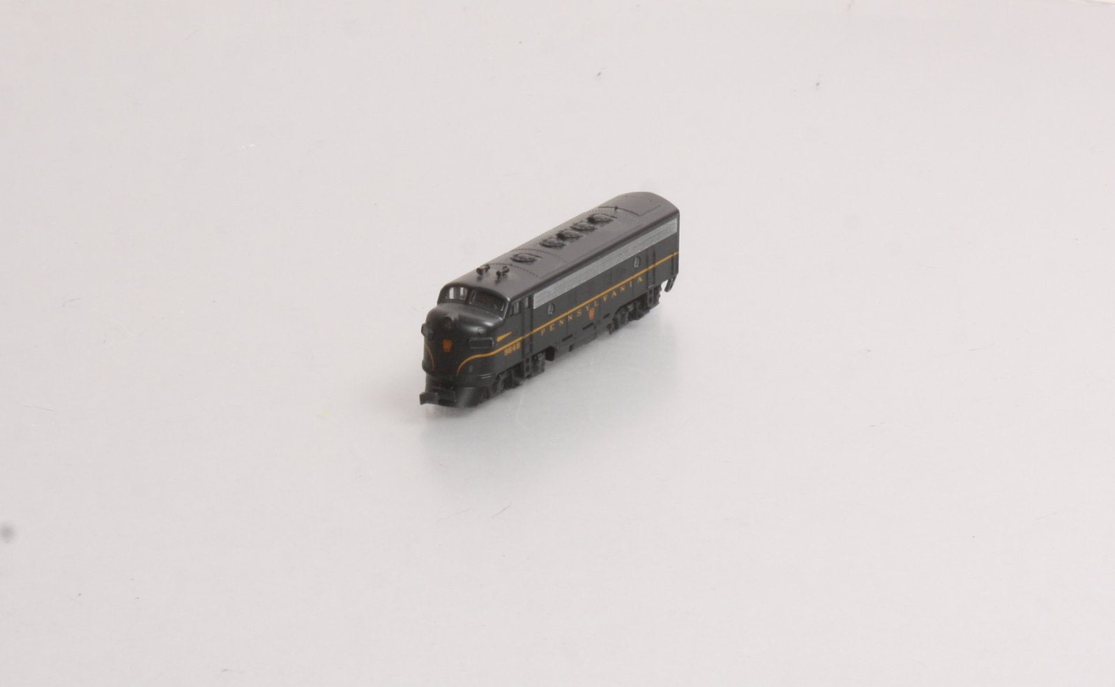 Kato 176-093 N Pennsylvania Powered F7A Single Headlight Diesel Locomotive #9646 LN/Box