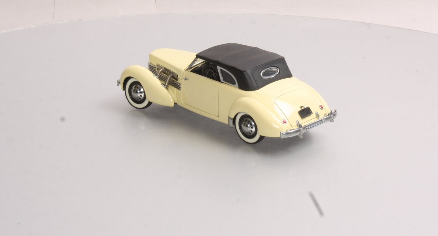 Franklin Mint 1:24 Cord 812 Phaeton Coupe in Cream White