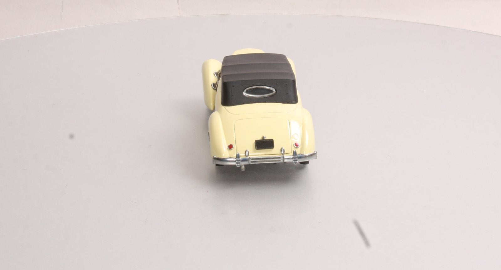 Franklin Mint 1:24 Cord 812 Phaeton Coupe in Cream White