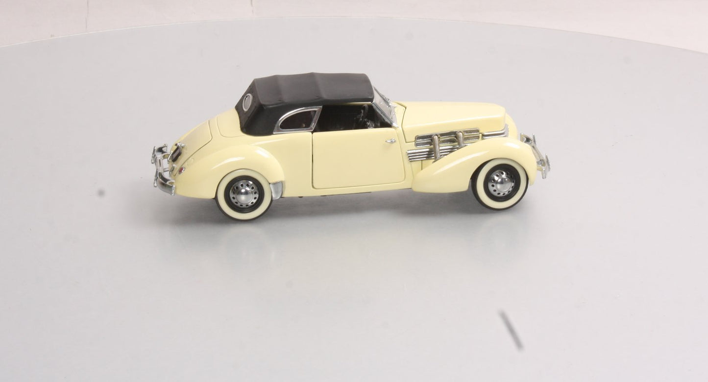 Franklin Mint 1:24 Cord 812 Phaeton Coupe in Cream White