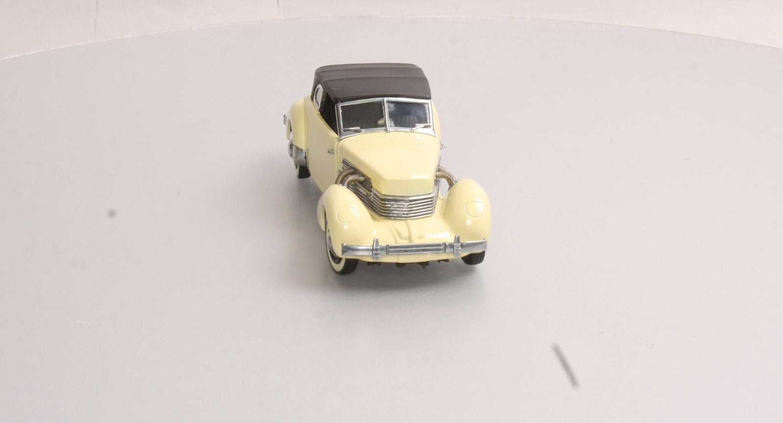 Franklin Mint 1:24 Cord 812 Phaeton Coupe in Cream White
