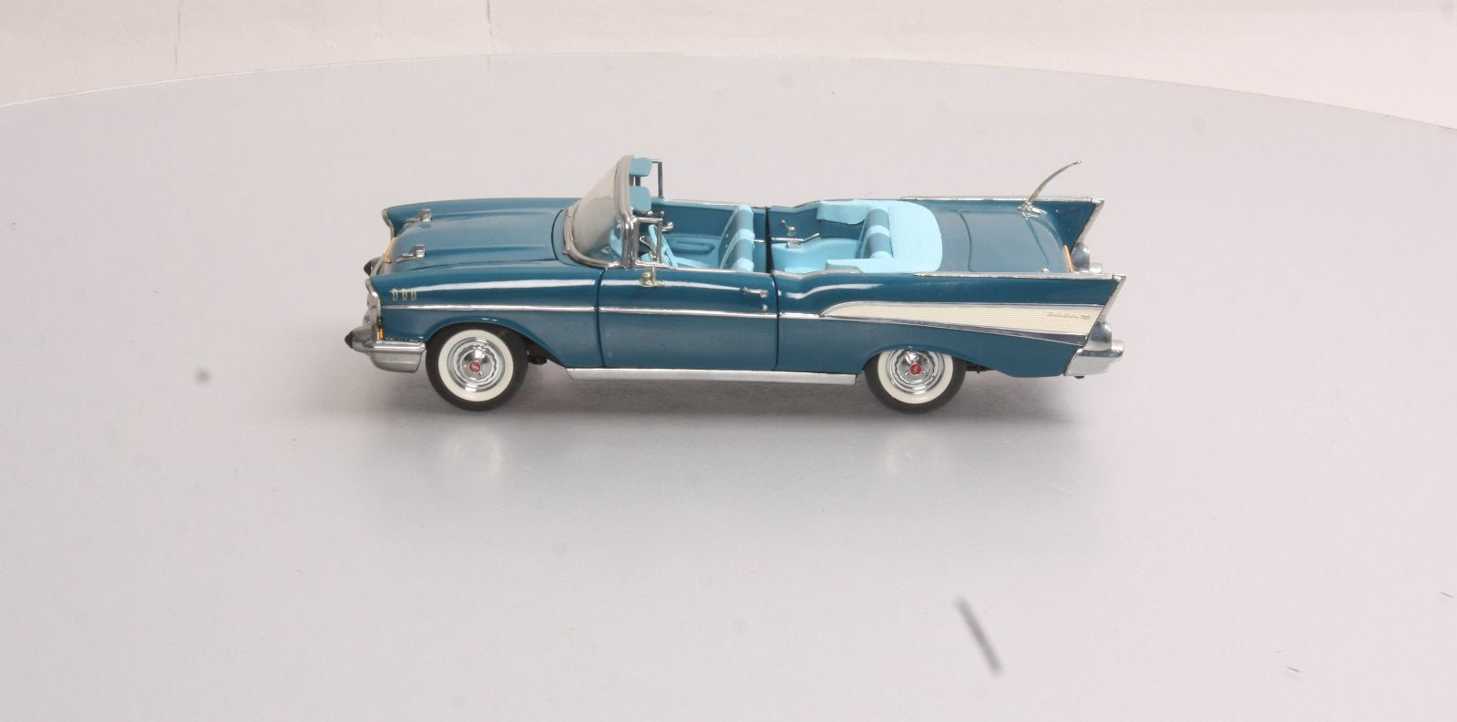 Danbury Mint 1957 1:24 Diecast 1957 Chevrolet Bel-Air in Blue NIB
