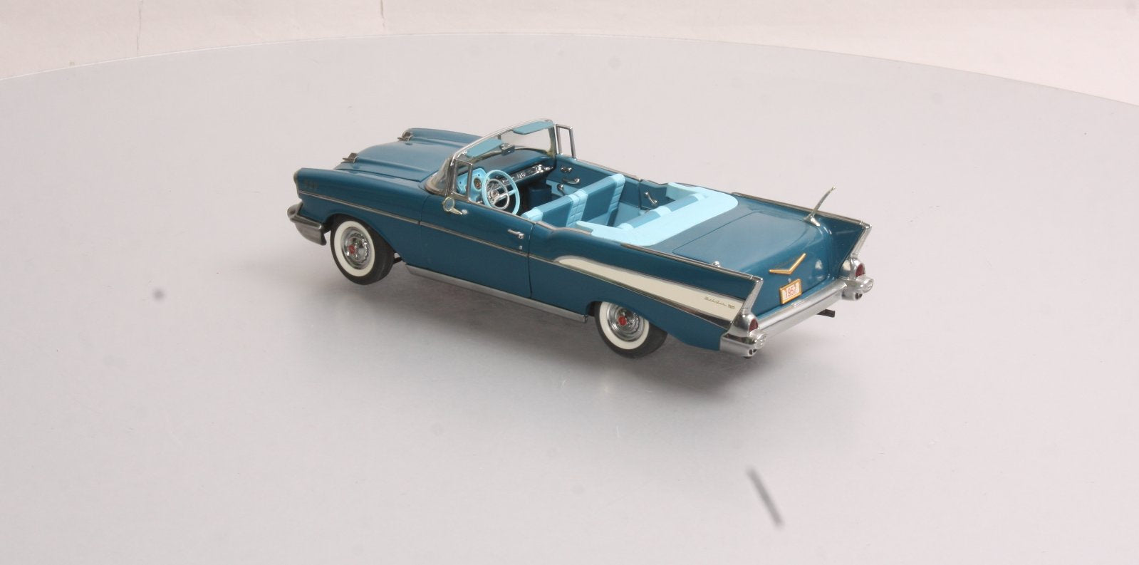 Danbury Mint 1957 1:24 Diecast 1957 Chevrolet Bel-Air in Blue NIB