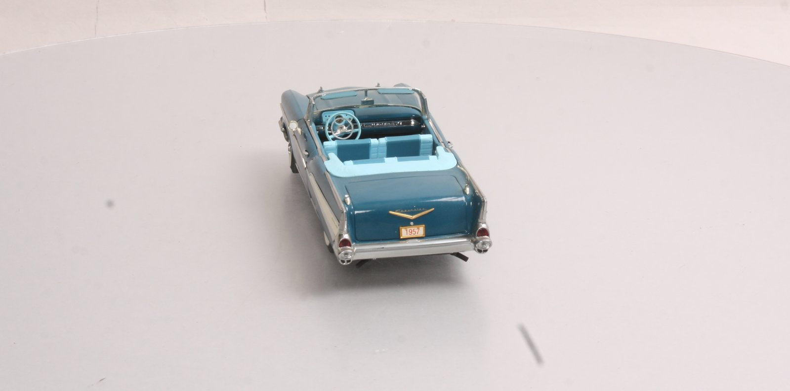 Danbury Mint 1957 1:24 Diecast 1957 Chevrolet Bel-Air in Blue NIB