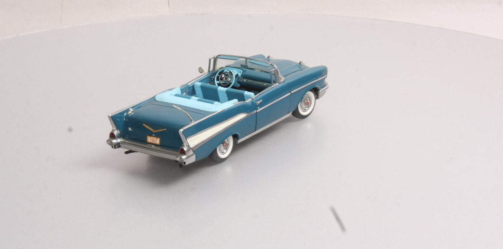 Danbury Mint 1957 1:24 Diecast 1957 Chevrolet Bel-Air in Blue NIB