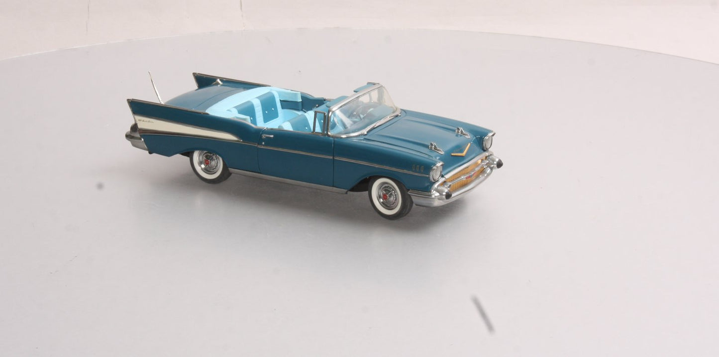 Danbury Mint 1957 1:24 Diecast 1957 Chevrolet Bel-Air in Blue NIB