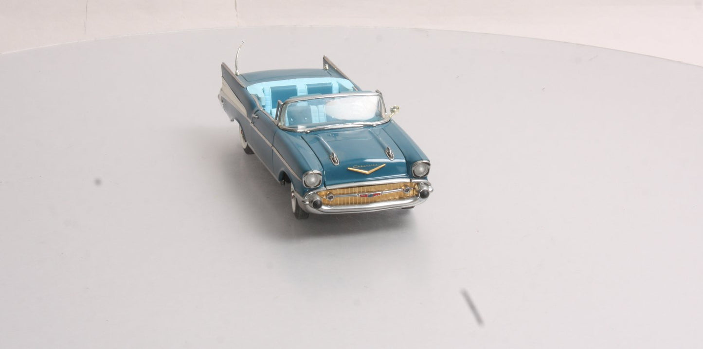 Danbury Mint 1957 1:24 Diecast 1957 Chevrolet Bel-Air in Blue NIB