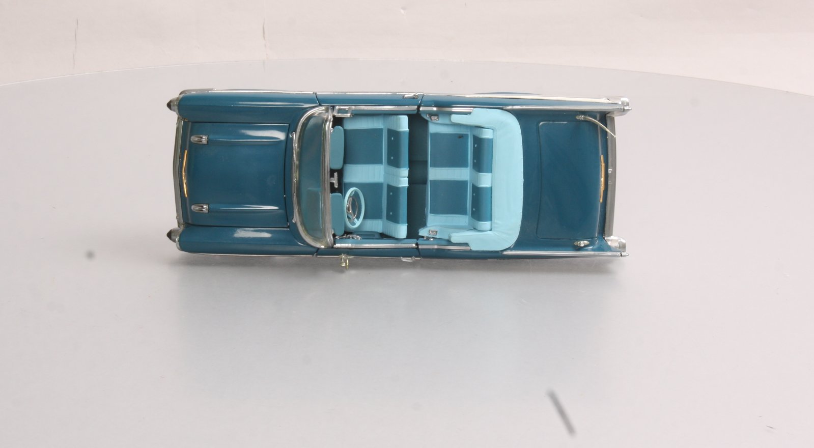 Danbury Mint 1957 1:24 Diecast 1957 Chevrolet Bel-Air in Blue NIB