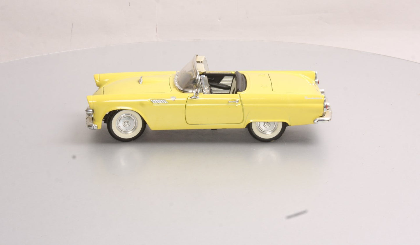 Road Legends 92068 1:18 1955 Ford Thunderbird Convertible in Yellow