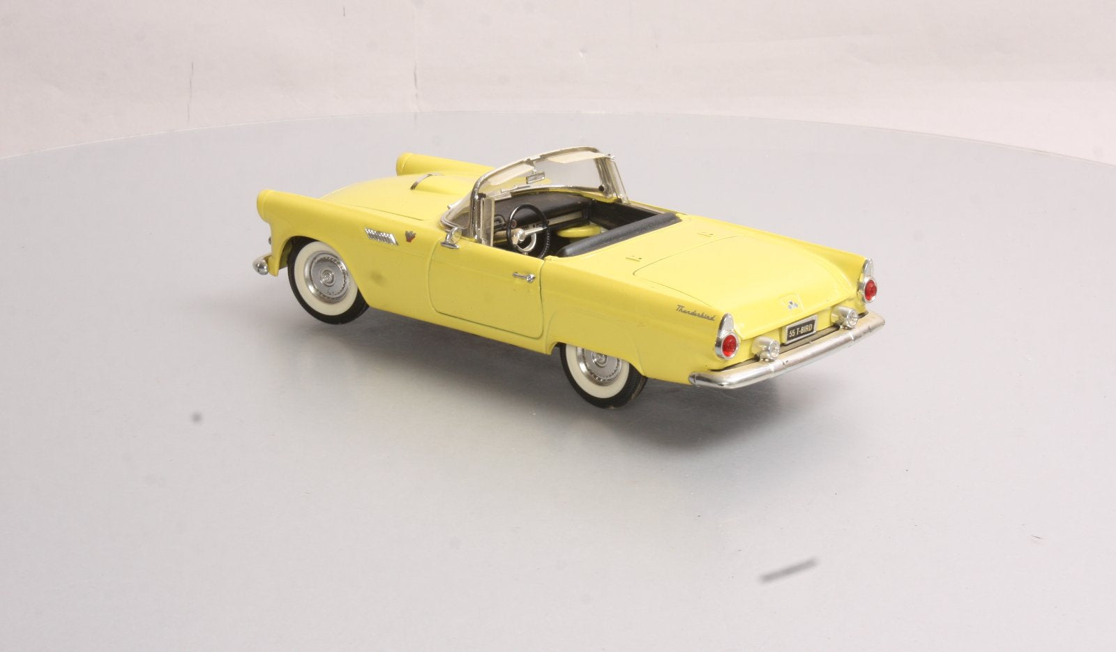 Road Legends 92068 1:18 1955 Ford Thunderbird Convertible in