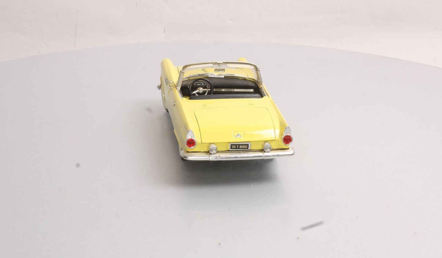 Road Legends 92068 1:18 1955 Ford Thunderbird Convertible in Yellow