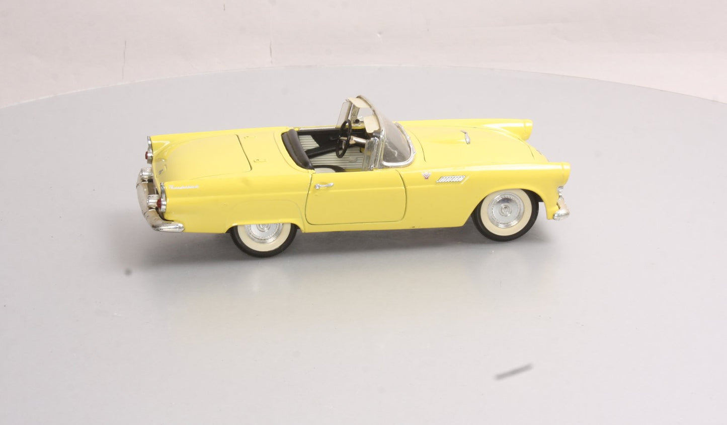 Road Legends 92068 1:18 1955 Ford Thunderbird Convertible in Yellow