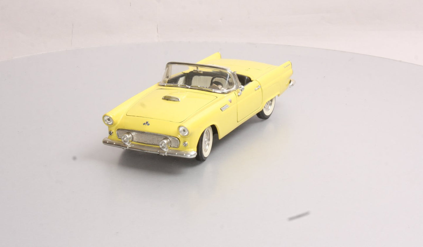 Road Legends 92068 1:18 1955 Ford Thunderbird Convertible in Yellow