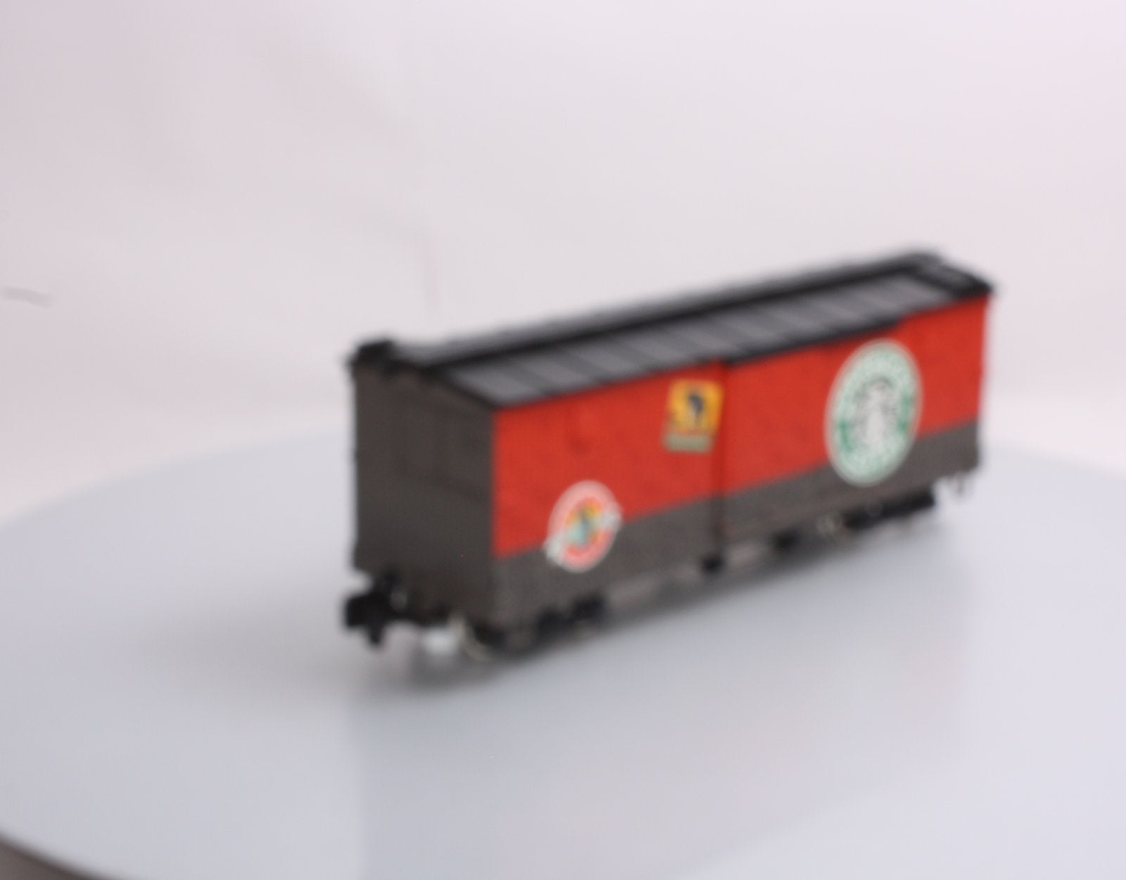 LGB 49670 Starbucks Box Car NIB