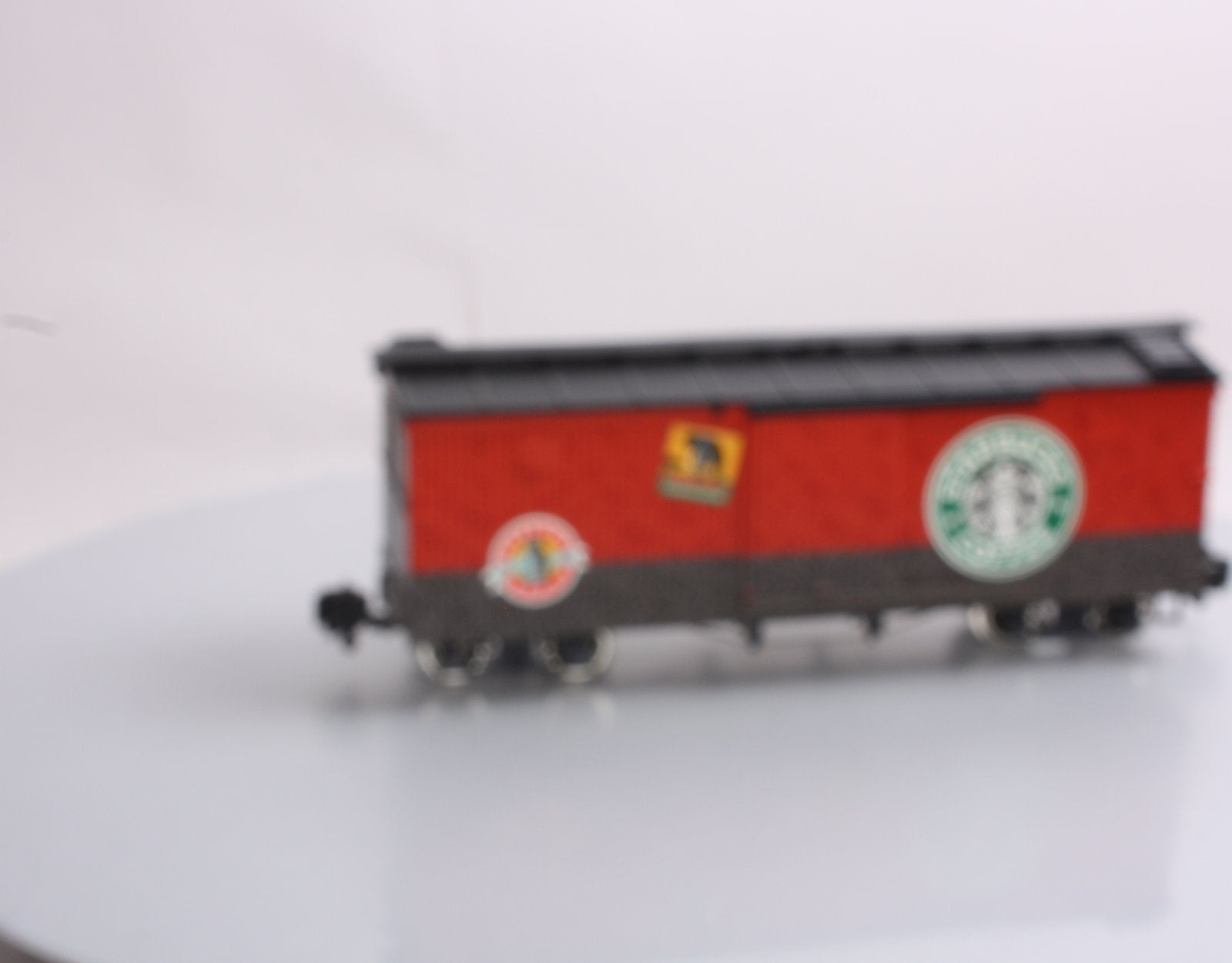 LGB 49670 Starbucks Box Car NIB