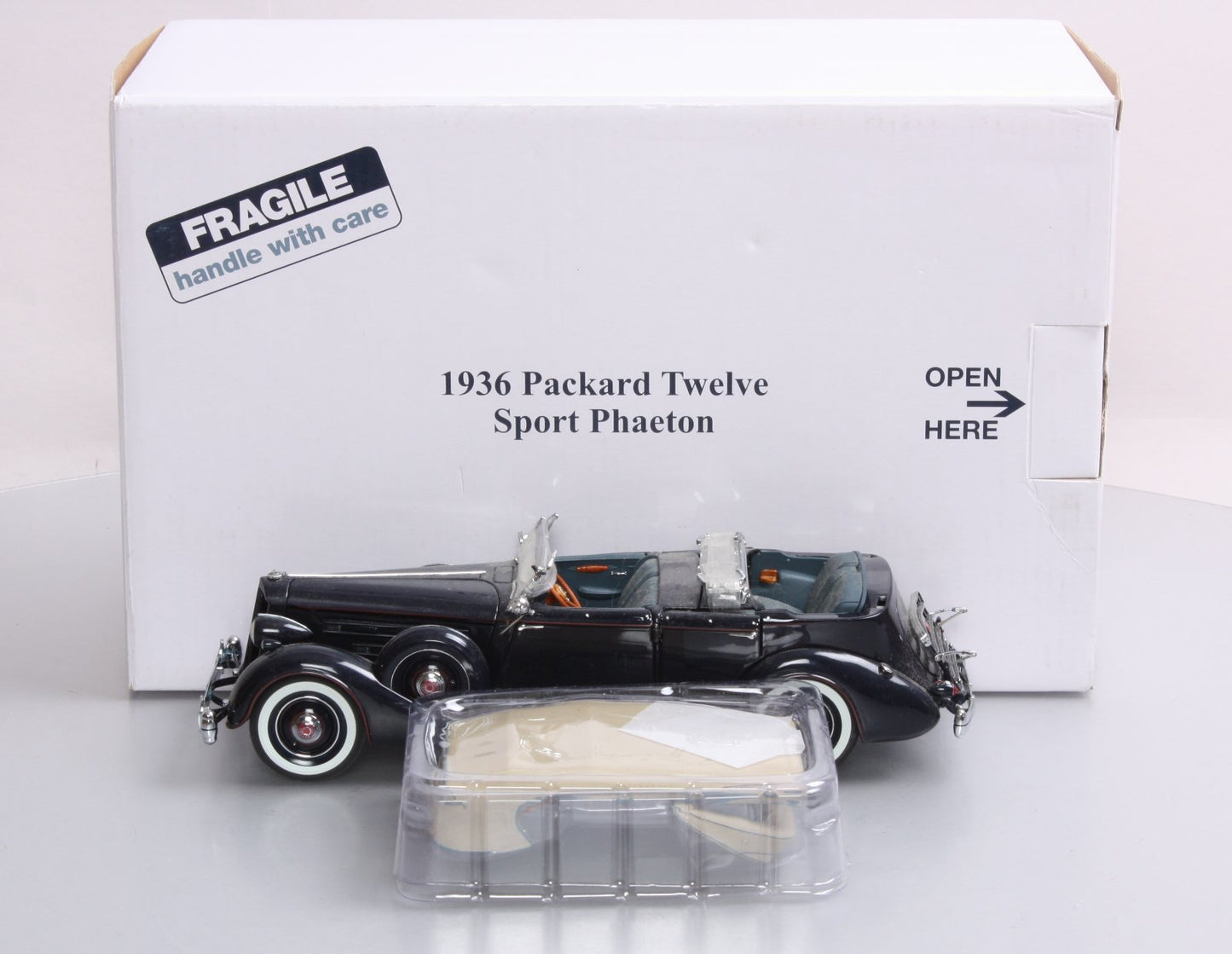 Danbury Mint 1936 1:24 1936 Packard Twelve Sport Phaetom LN/Box