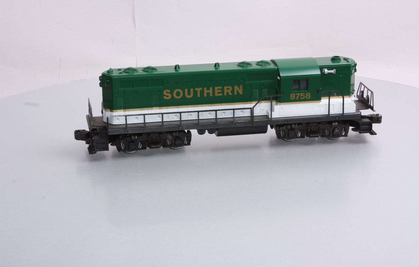 Lionel 6-8758 O Southern GP-7 Dummy Diesel Locomotive LN/Box