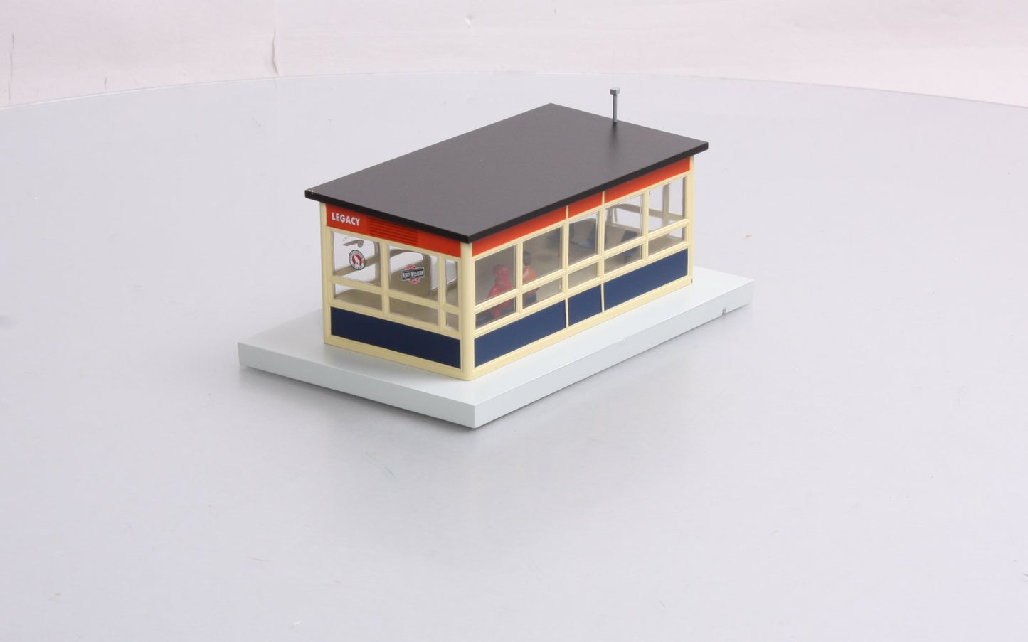 Lionel 6-52540 O Gauge LCAA 2009 Passenger Shelter NIB